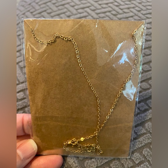 New in packaging. Gold butterfly fashion necklace - Picture 2 of 2